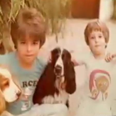 Marcos Mion na infância com o irmão, Marcelo - Reprodução/Record - Reprodução/Record