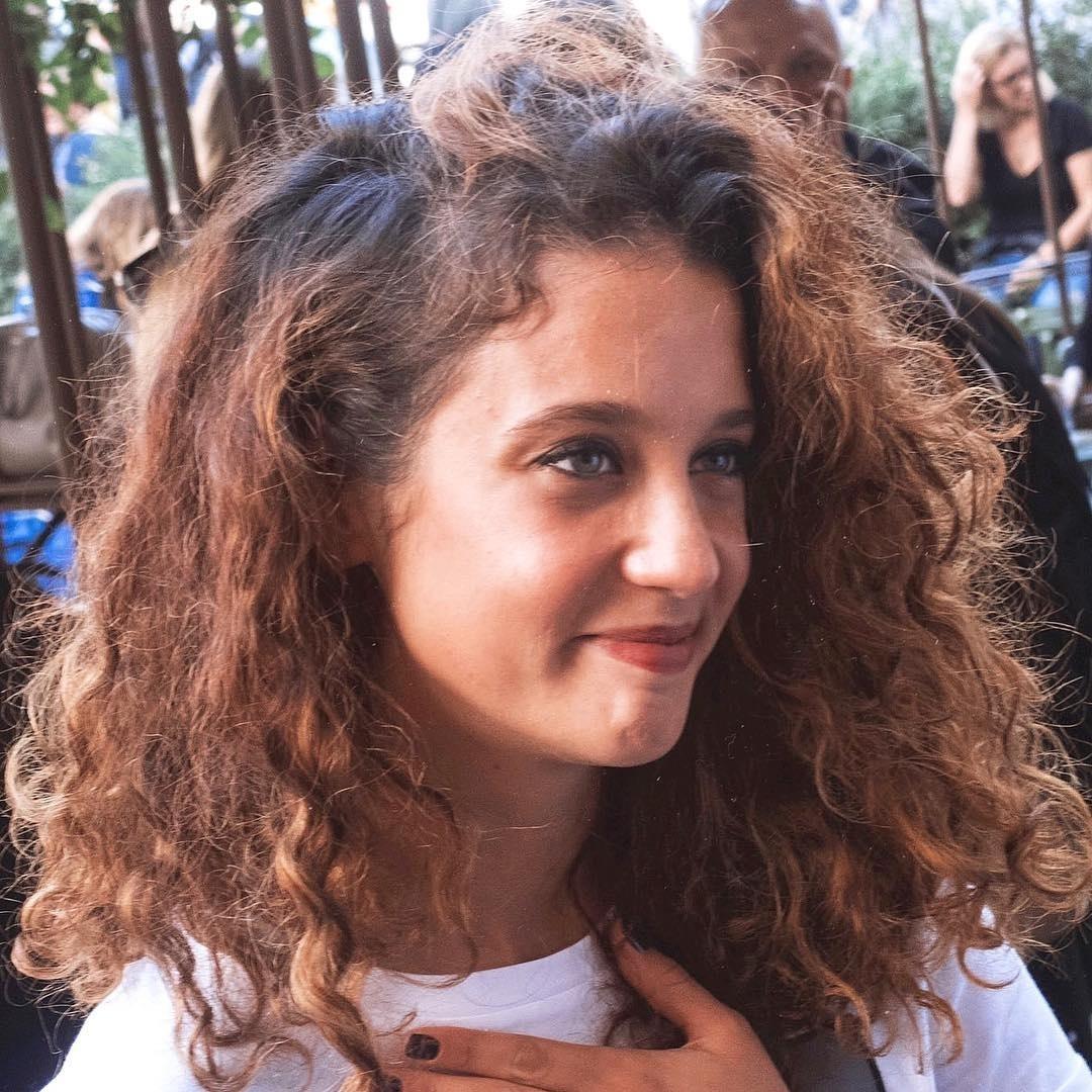 Inspire-se nos penteados para cabelo cacheado usados por Maria Pedraza; - Reprodução/Instagram