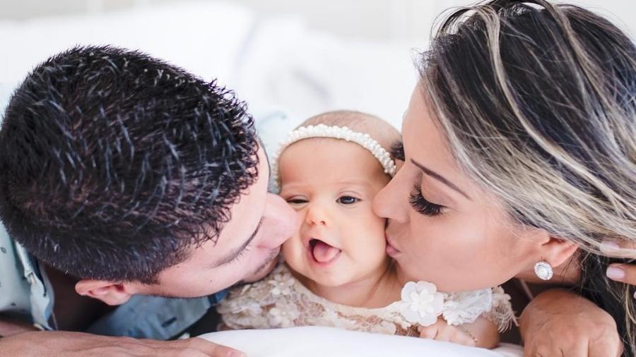 Arthur Aguiar e Mayra Cardi paparicam a filha, Sophia - Reprodução/Instagram