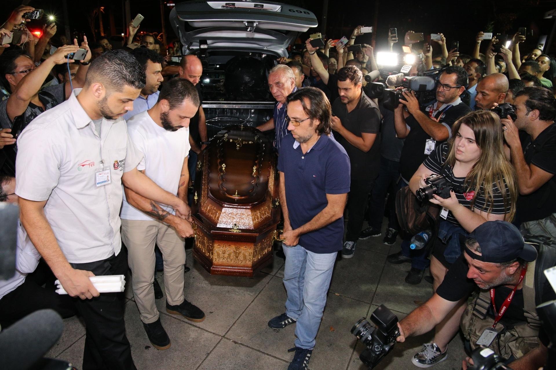 Caixão com corpo de Ricardo Boechat - Deividi Correa / AgNews