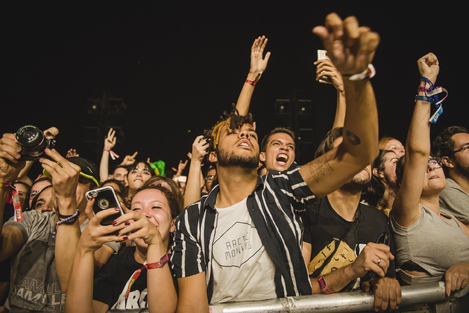 Arctic Monkeys, atração principal do Palco Budweiser, encerra a programação do primeiro dia do Lollapalooza Brasil 2019 - Camila Cara/Divulgação
