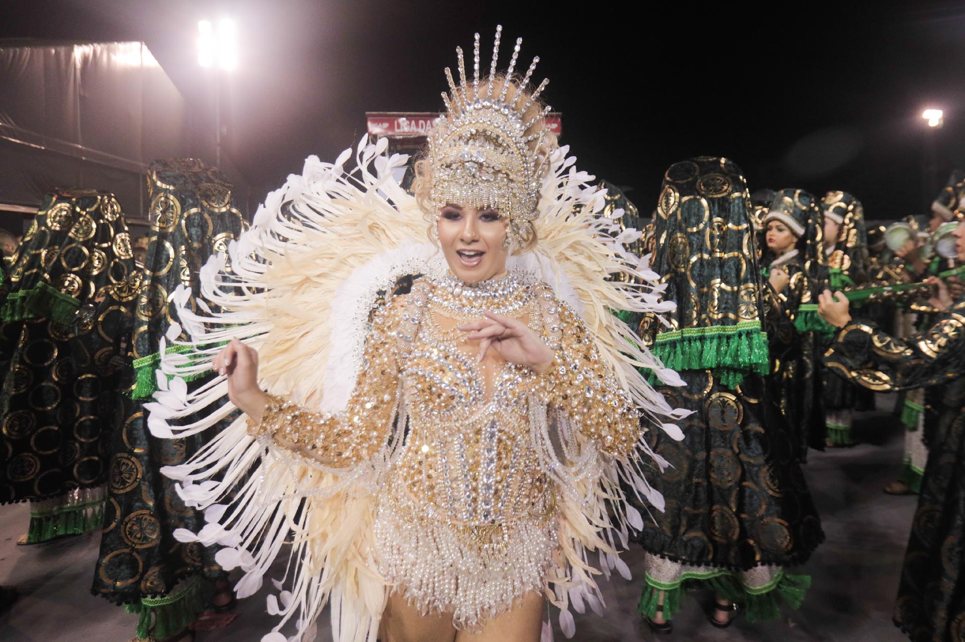 Mancha Verde é a quarta escola a desfilar no Sambódromo - Ricardo Matsukawa/UOL