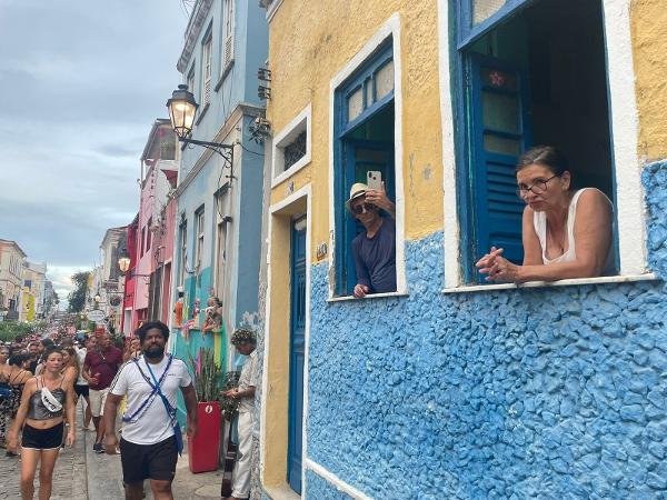 Moradores de Santo Antônio Além do Carmo durante o Bloco De Hoje a Oito em Salvador - Larissa Couto/UOL