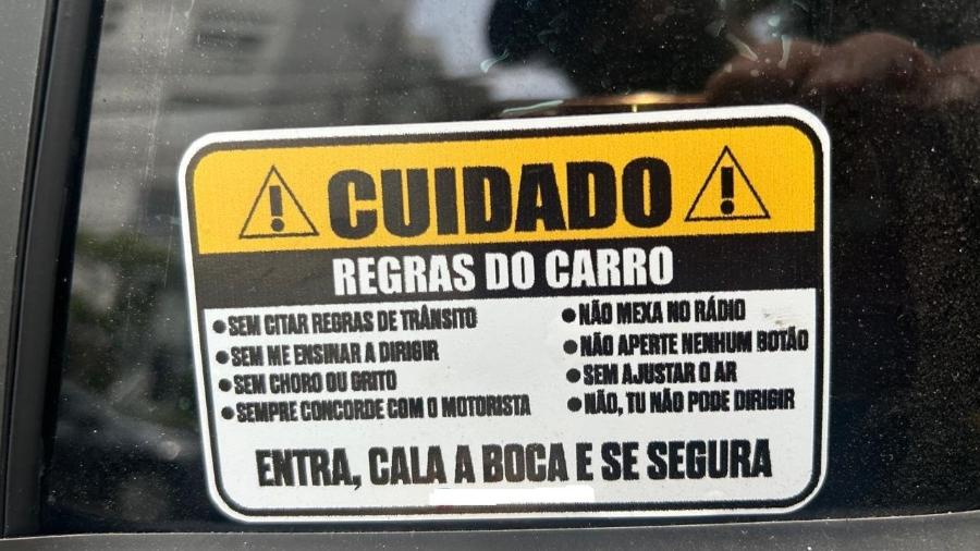 Adesivo de "regras do carro" divide opiniões e é usado por motoristas particulares e de aplicativo