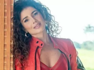 Paula Fernandes encanta fãs com fotos de lingerie: 'Sonho de ser Angel'