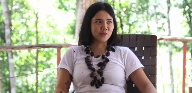 Luisa Lovefoxx, cantora do Cansei de Ser Sexy, em entrevista na Amazônia, onde está isolada para se dedicar à pintura - Reprodução