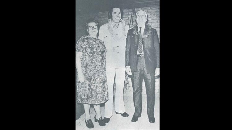 Silvio Santos com os pais, Rebecca e Alberto, no Réveillon de 1971