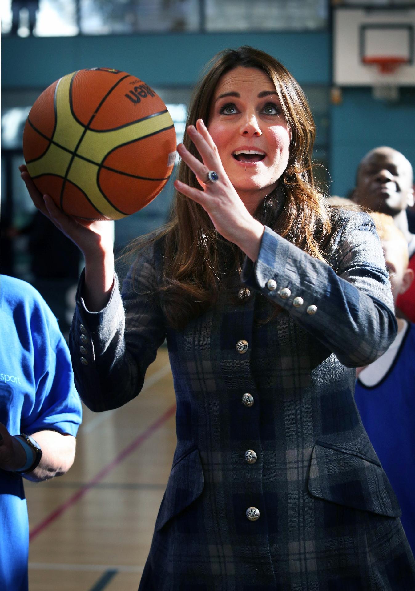 Kate Middleton jogando basquete em Glasgow, na Escócia, em 2013 - Getty Images