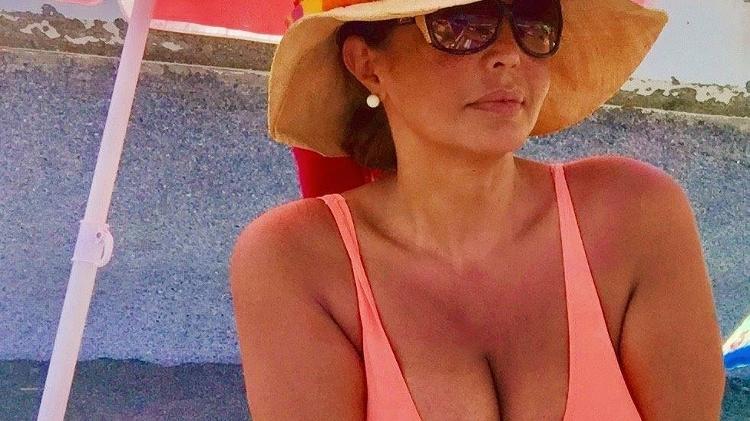 Roberta Close mostra boa forma de biquíni - Reprodução/Facebook - Reprodução/Facebook