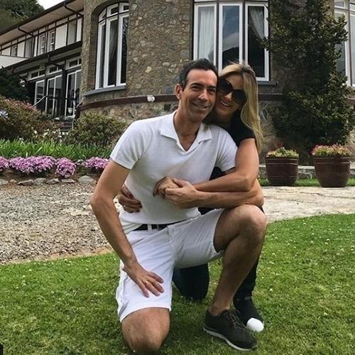 Tralli e Ticiane posam em frente ao Hotel Vila Inglesa, local da cerimônia do casal, em Campos do Jordão". - Reprodução/Instagram