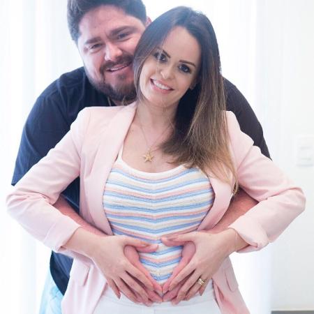 Sertanejo César Menotti e a mulher, Theo, anunciam primeira gravidez - Divulgação