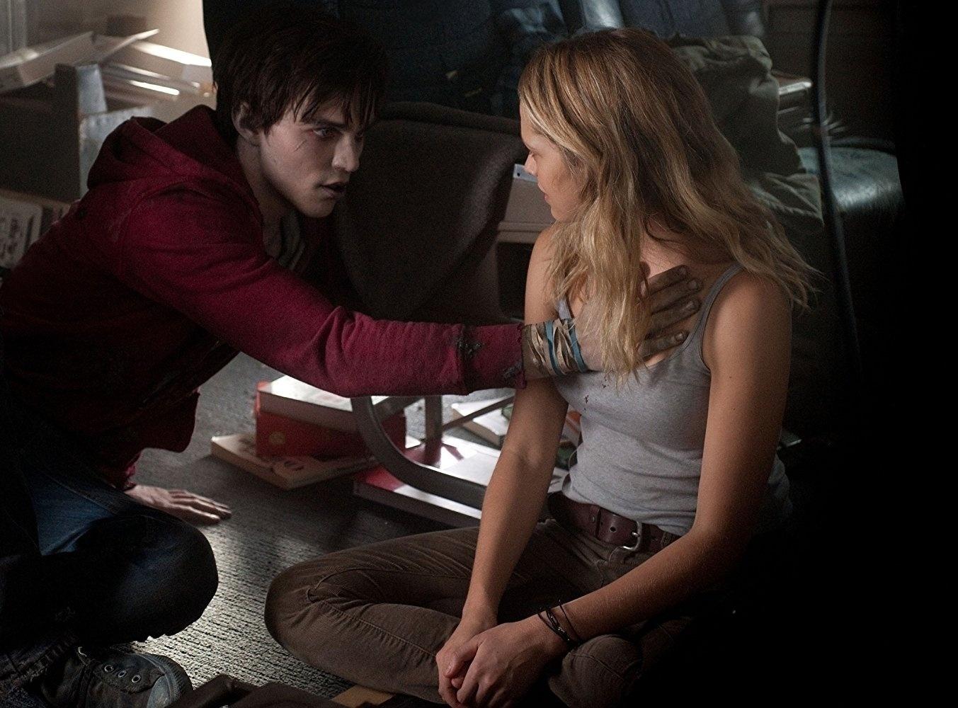 Nicholas Hoult e Teresa Palmer em cena de "Meu Namorado é um Zumbi" (2013) - Divulgação