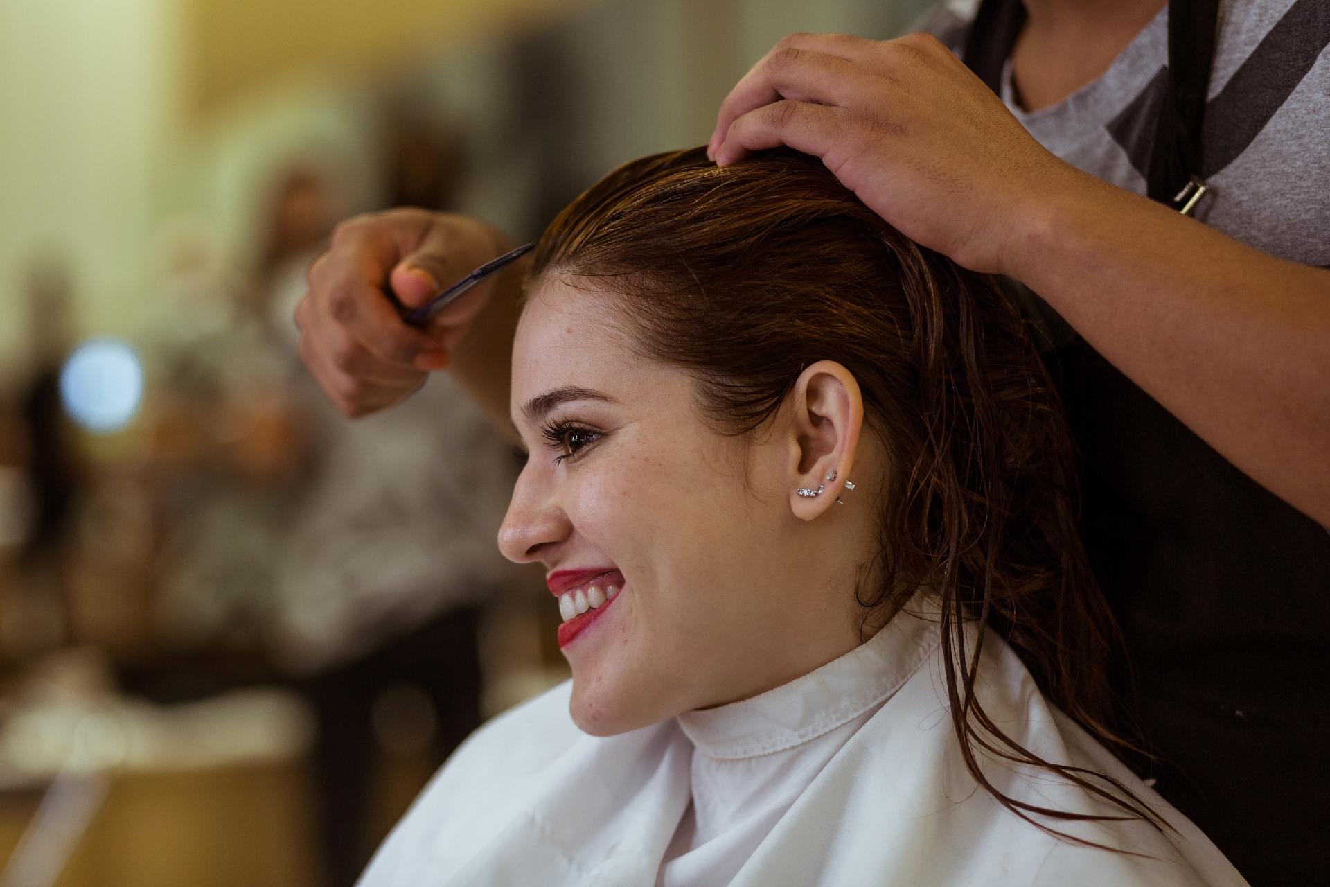 Ana Clara conversa e diverte equipe do C.Kamura, que passou a frequentar após sair do "BBB18" - Ricardo Borges/UOL