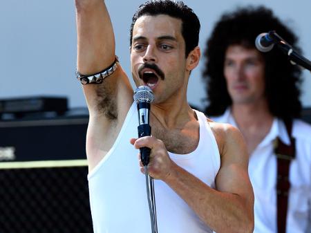 Rami Malek em cena de "Bohemian Rhapsody" - Divulgação