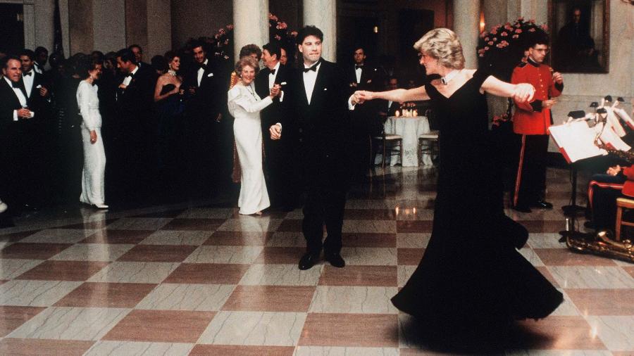 John Travolta dança com Lady Diana em evento realizado na Casa Branca, nos Estados Unidos - Anwar Hussein/Getty Images