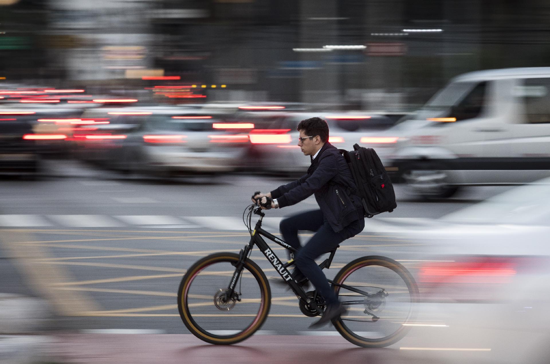 Mortes de ciclistas sobem 64% em SP - 22/01/2020 - UOL Notícias