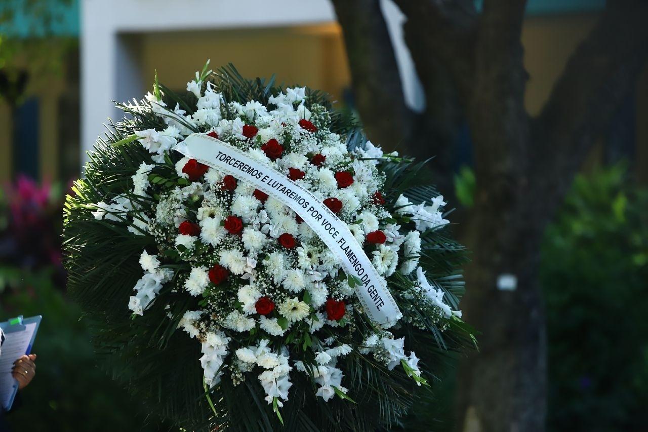 Coroa de flores em velório de Moraes Moreira trazia inscrição citando o Flamengo, seu time do coração - Daniel Pinheiro/AgNews