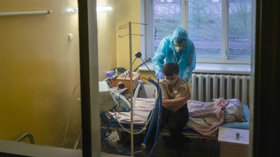 As pessoas afetadas reclamaram de estigmas e se dizem incapazes de acessar e navegar pelos serviços - Unicef/Evgeniy Maloletka
