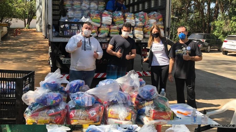 Quando recebeu o pedido de ajuda de uma associação da Cidade Tiradentes, Clarice acionou a sua rede e conseguiu 2020 cestas básicas, 4450 máscaras, 281kg de álcool gel e 100 cobertores - Arquivo pessoal