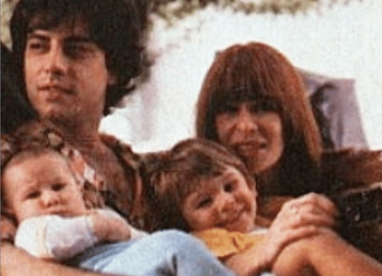 Roberto de Carvalho e Rita Lee com os filhos João e Beto Roberto de Carvalho e Rita Lee com os filhos João e Beto