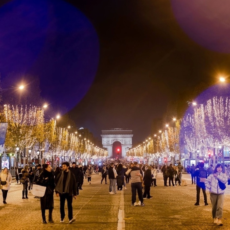 Paris já está decorada para as Festas de Natal e Réveillon de 2022