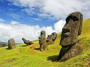  Como universitários descobriram, sem querer, uma estátua na Ilha de Páscoa