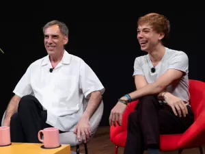 Com Arnaldo, Vitor Araújo explica como 'criou' baixo com piano: 'Liberdade'