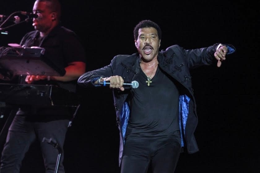 8.mar.2016 - Na noite desta terça-feira,  Lionel Richie apresentou o show "All The Hits All Night Long" no HSBC Arena, no Rio de Janeiro. Na quarta-feira, o cantor se apresenta em SP - Marcello Sá Barretto /AgNews