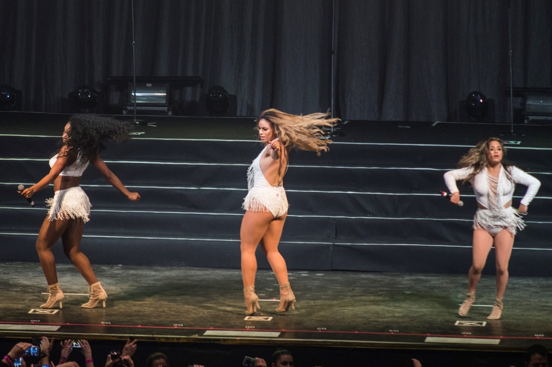 28.jun.2016 - As meninas do grupo americano Fifth Harmony abriram a turnê brasileira com um show no Pepsi On Stage, em Porto Alegre (RS) - Nede Losina/UOL