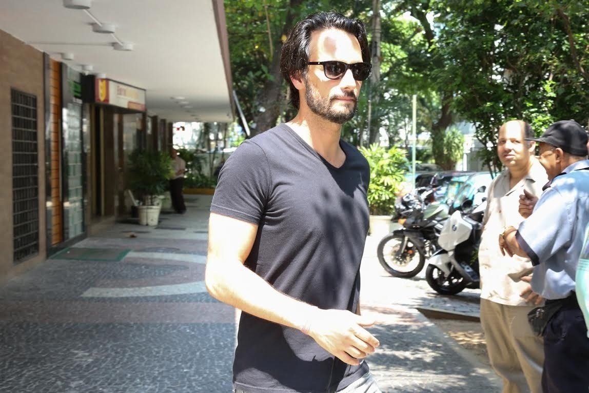 15.set.2016- Rodrigo Santoro vai ao velório do ator Duda Ribeiro no Rio de Janeiro - Roberto Filho/Brazil News