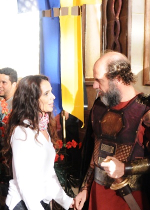 Miriam Freeland encontra o marido, Roberto Bomtempo, em gravação de "A Terra Prometida" - Munir Chatack/Record - Munir Chatack/Record