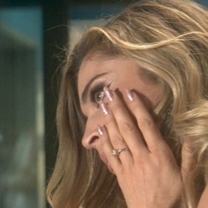 Luciane (Grazi Massafera), após o tapa que levou da sogra em "A Lei do Amor" - Reprodução/TV Globo - Reprodução/TV Globo