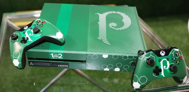 Foram feitas apenas 102 unidades do Xbox One com as cores do Palmeiras - Divulgação
