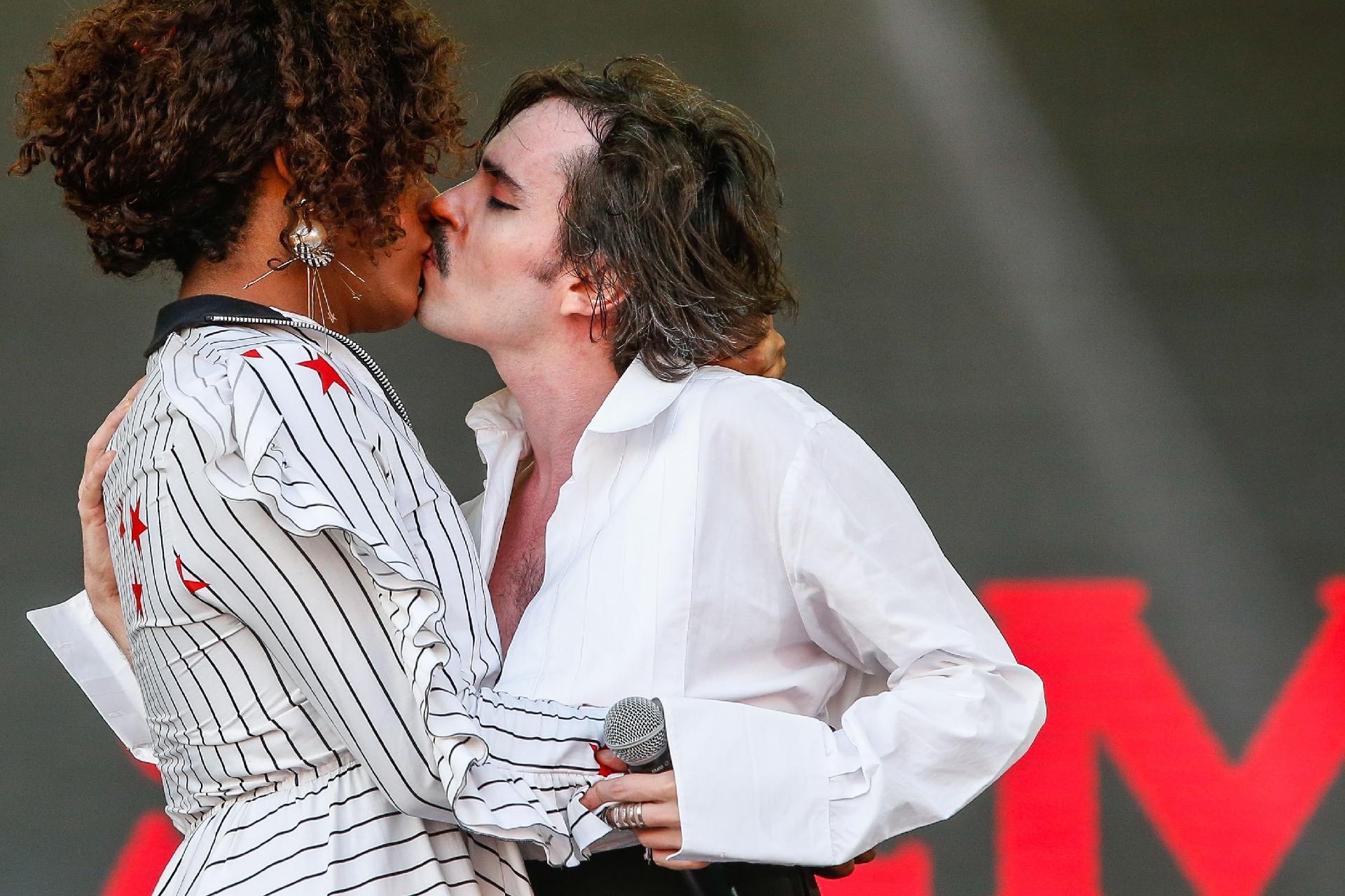 Johnny Hooker convidou Liniker e Almério para cantar a representatividade gay no Palco Sunset, no terceiro dia do Rock in Rio 2017 - Marco Antonio Teixeira/UOL