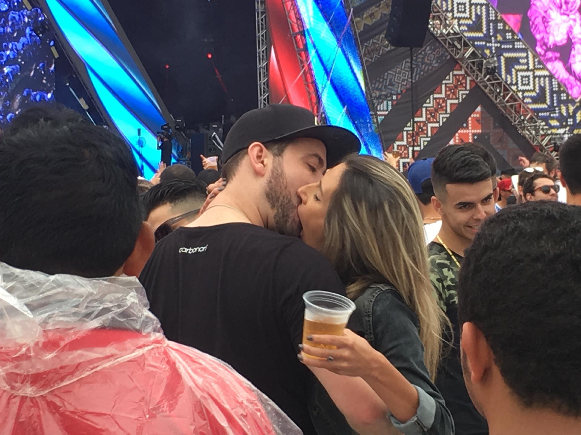 Pegação e clima de romance no VillaMix Festival São Paulo, no Estádio do Morumbi - Osmar Portilho/UOL