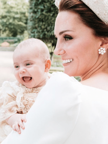 A duquesa Kate e o príncipe Louis, pouco depois de seu batizado na segunda (9), em Londres - Reprodução/Instagram Matt Porteous