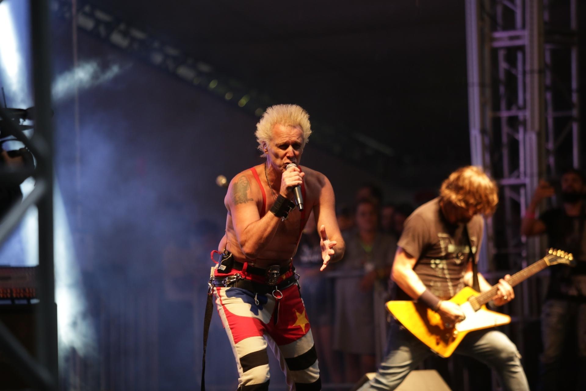 Supla cantou "Rubão" e "Hoje Eu Acordei Feliz" no show em tributo ao Charlie Brown Jr no Vale do Anhangabaú, em São Paulo - Diego Padgurschi/UOL