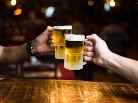Consumo de cerveja foi &#39;banalizado&#39; no Brasil, mas é álcool e traz riscos -  20/02/2020 - UOL VivaBem