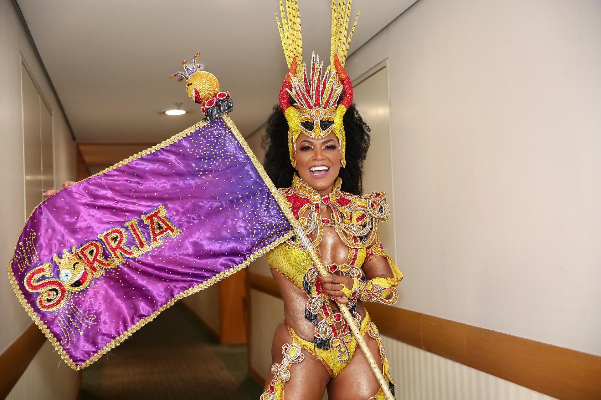 Simone Sampaio, rainha da bateria da Dragões da Real - Iwi Onodera/UOL