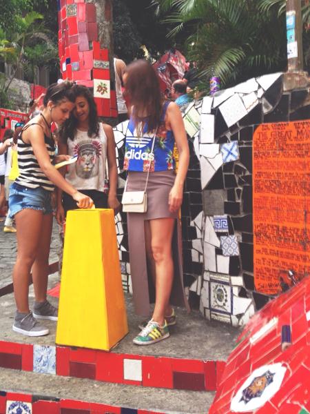 Sabrina e sua urna amarela no Rio de Janeiro - Arquivo pessoal - Arquivo pessoal