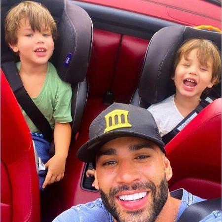 Gusttavo Lima com os filhos, Gabriel e Samuel - Reprodução / Instagram