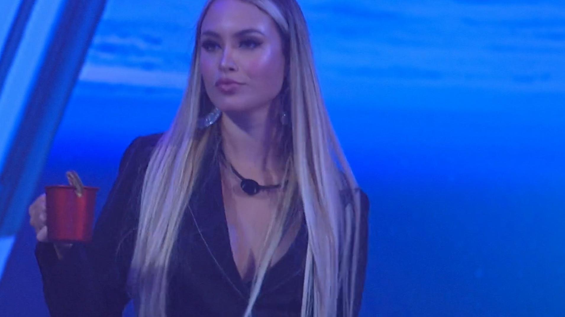 BBB 21: Sarah durante festa da líder Karol Conká - Reprodução/globoplay