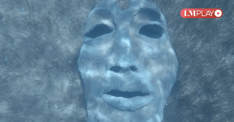 Máscara - Reproducción / LM Nuquen - Reproducción / LM Nuquen - máscara encontrada junto al pececillo en el fondo de un lago en Nuquen, Argentina