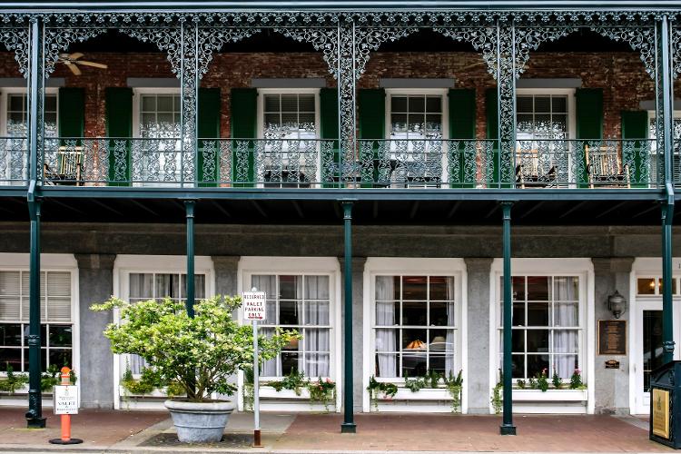 Southern architectural design in downtown Savannah Georgia, USA - csfotoimages/Getty Images - csfotoimages/Getty Images