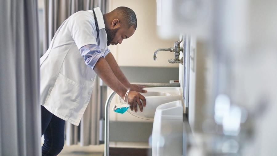 Sedentarismo, estresse e falta de tempo são problemas que afetam a saúde física e mental dos médicos - iStock