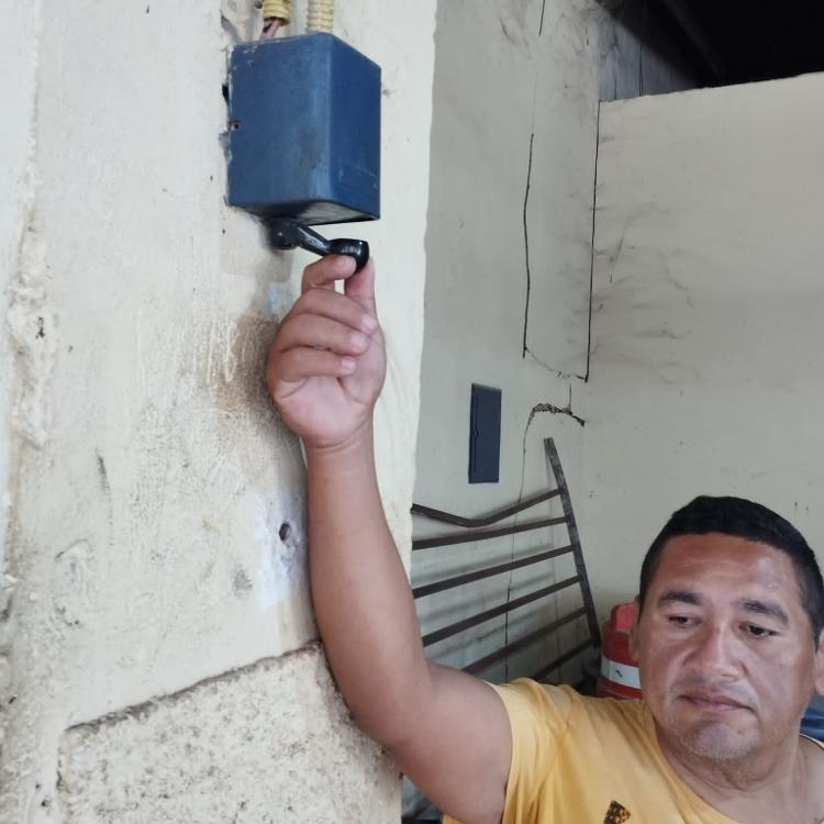 Em ação: aos 67 anos, José Izan cuida da sirene há três décadas