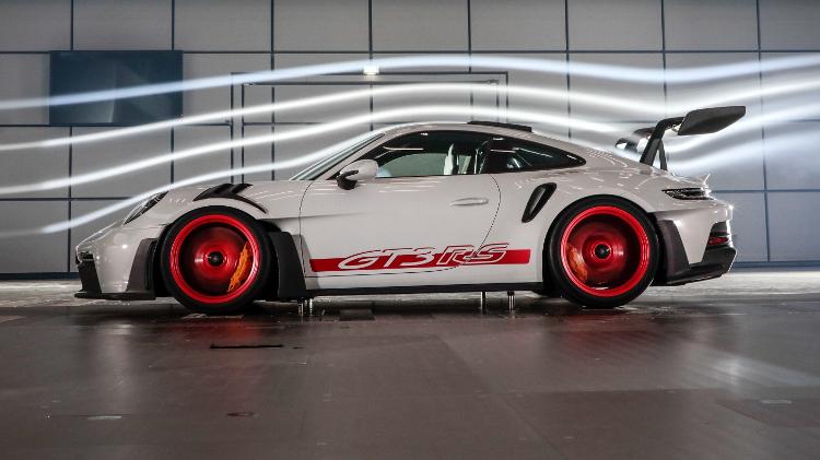 Carro consegue mudar sua aerodinâmica em tempo real para melhorar a dirigibilidade Carro consegue mudar sua aerodinâmica em tempo real para melhorar a dirigibilidade