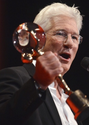 Richard Gere discursa ao receber o Globo de Cristal em Karlovy Vary, na República Tcheca - Rene Volfik/EFE