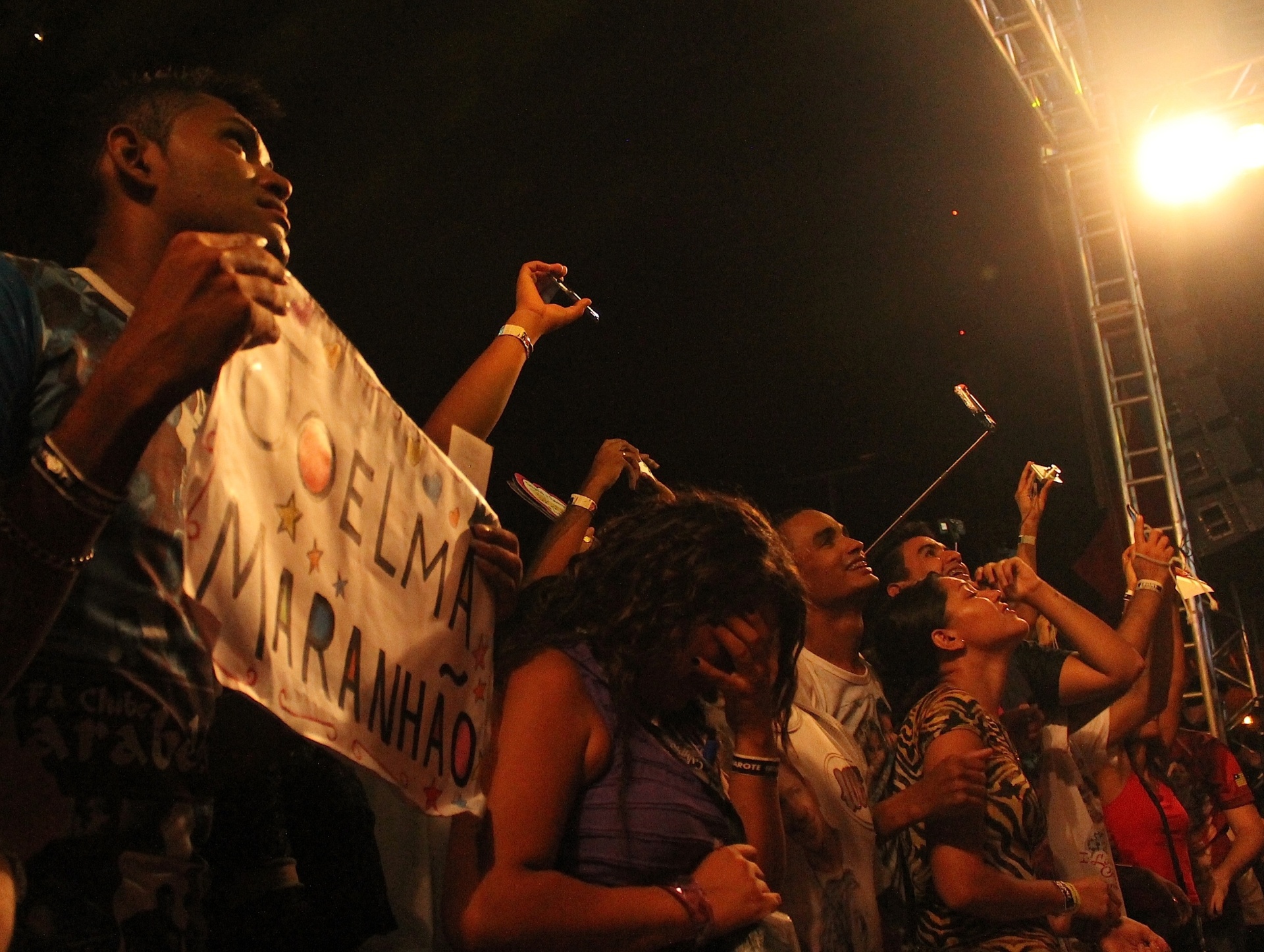 4.out.2015 - Público nordestino do Calypso se emociona com show da banda em Teresina - Orlando Berti/UOL