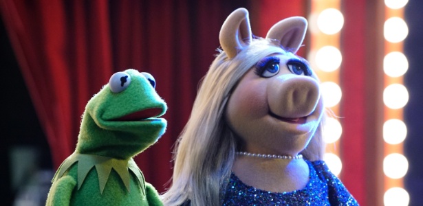 Kermit e Miss Piggy estão separados, mas trabalhando juntos, na nova série dos Muppets - Divulgação